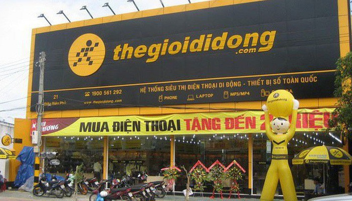 the gioi di dong store in Ho Chi Minh - Scooter Saigon Tour